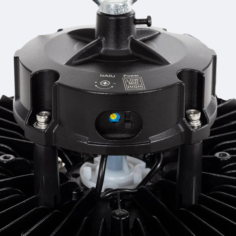 LED-HighBay 200W für Deckenmontage oder Pendelmontage in Industriehallen.