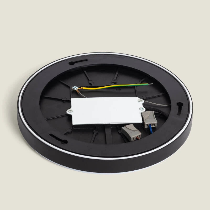 Nahaufnahme des flachen LED-Aufbaugehäuses, RAL9005, mit robustem IK05-Schutz.